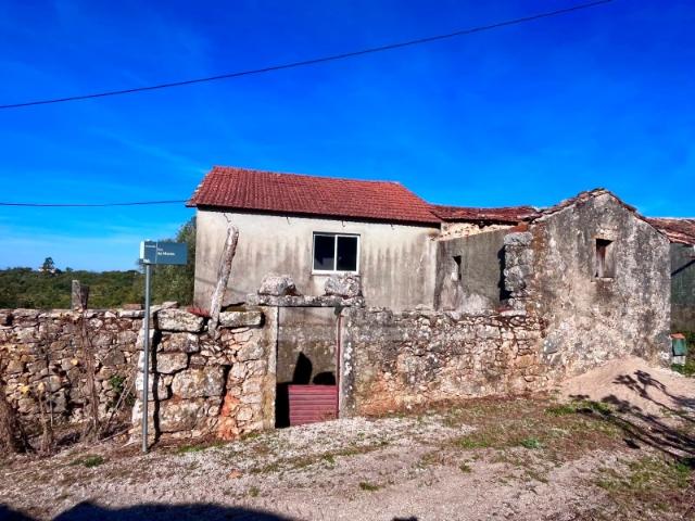 Moradia T3 para reabilitar em Pousaflores, Ansião