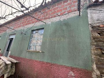 Moradia T3, para reconstruir, Benquerença