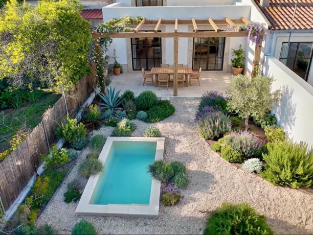 Moradia T3 para recuperar com jardim e garagem na avenida pr. 160m² Grândola e Santa Margarida da Serra