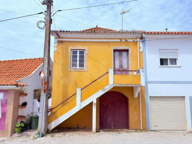 Moradia T3 para recuperar, para venda, Vimeiro Lourinhã