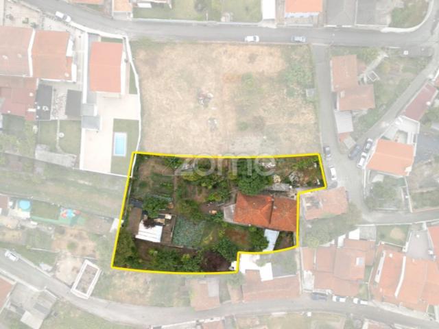 Moradia T3 para renovação atualmente arrendada S. Romão do Coronado