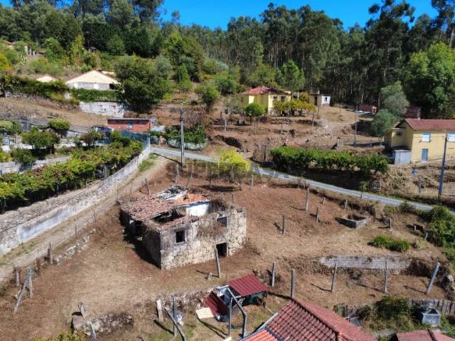Moradia t3 para restauro em Vilela Arcos de Valdevez