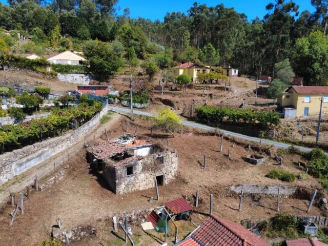 Moradia t3 para restauro em Vilela Arcos de Valdevez