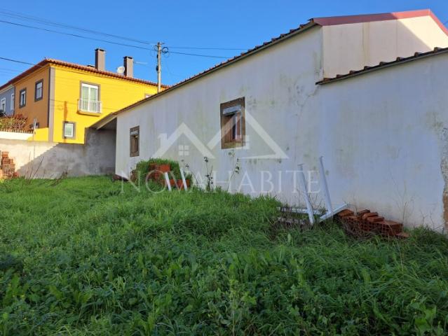 Moradia T3 para restaurar em Campelos, Torres Vedras