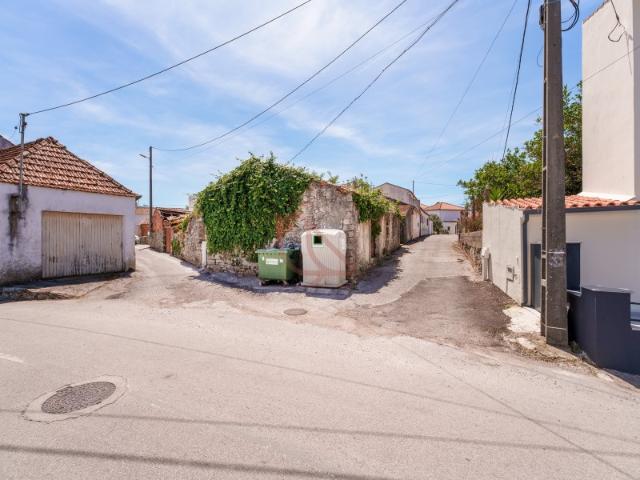 Moradia T3 para Restaurar / Projeto Aprovado / Alqueidão da Serra