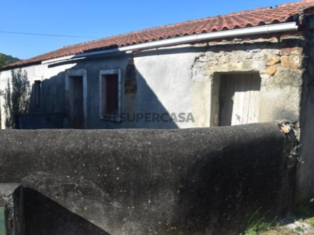 Moradia T3 para restaurar