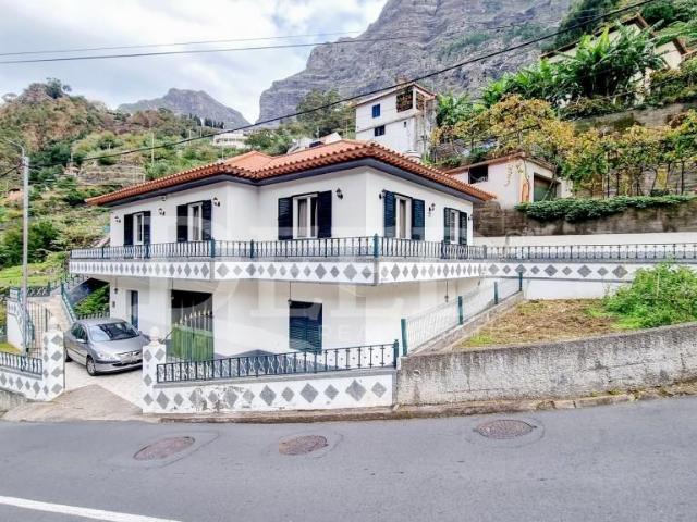 Moradia T3 para Venda 130m² Curral Das Freiras