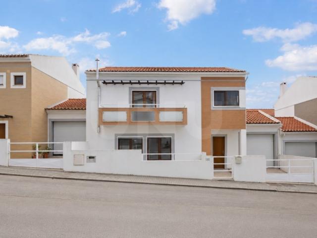 Moradia T3 para venda em Peniche