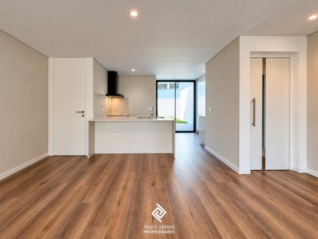 Moradia T3 para venda em São Félix da Marinha | Vila Nova Ga. 175m² São Félix Da Marinha