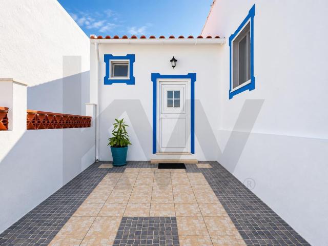 Moradia T3 para Venda em Torre de Coelheiros, Évora | Remodelada, com Terraço e estacionamento