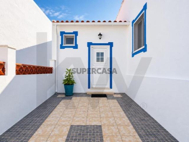 Moradia T3 para Venda em Torre de Coelheiros, Évora | Remodelada, com Terraço e estacionamento
