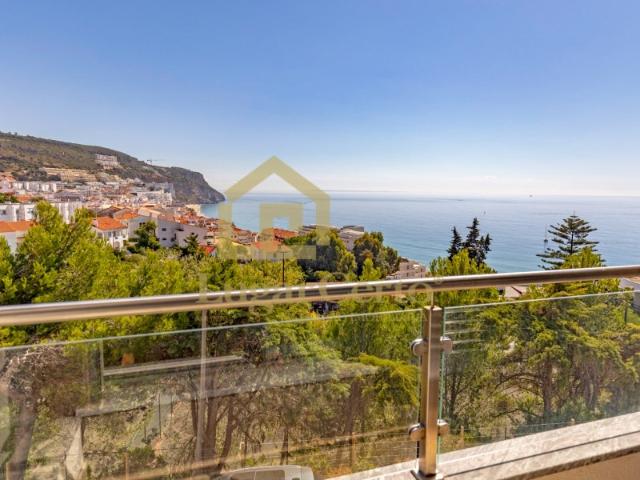 Moradia T3 piscina terraço vista mar e vila de Sesimbra