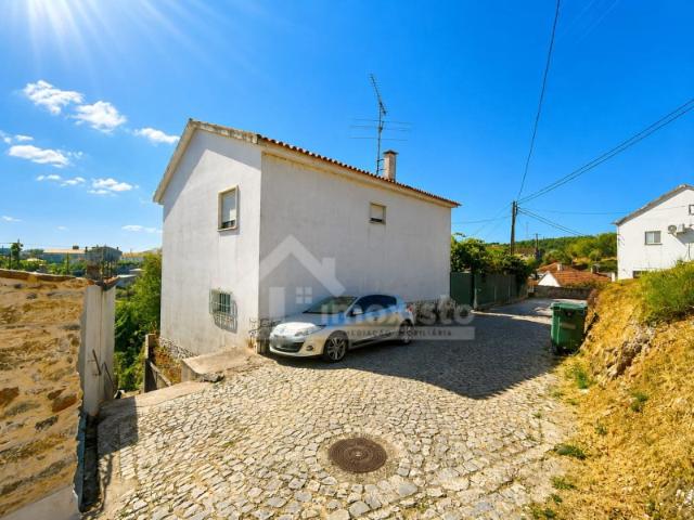 Moradia T3 pronta a habitar em Castanheira de Pera