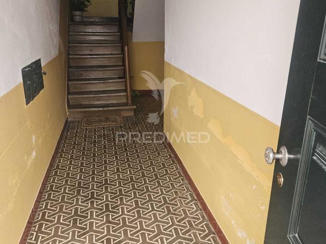Moradia T3 R/C no Centro Histórico de Évora, com logradouro e saguão com poço