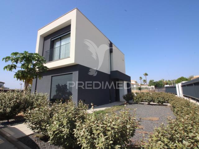 Moradia T3 recente com Jardim