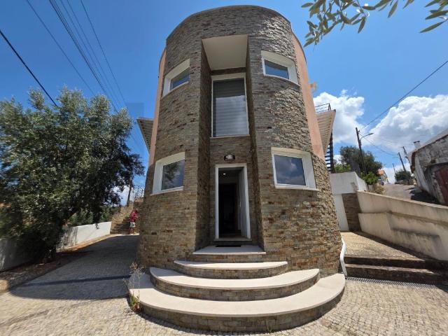 Moradia T3 recente com piscina e vista rio em Ortiga, Mação 280m² Ortiga