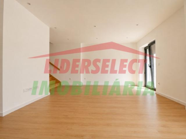 MORADIA T3 RENOVADA C/ 2 SUITES | JUNTO A TORRES VEDRAS