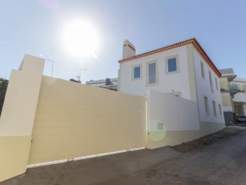 Moradia T3 renovada c quintal no centro do Cartaxo