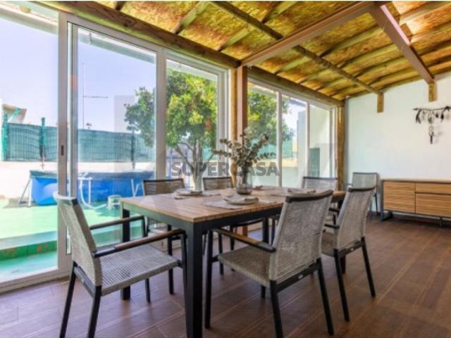 Moradia T3 Renovada para Habitação Própria Jardim de 100m² Belas