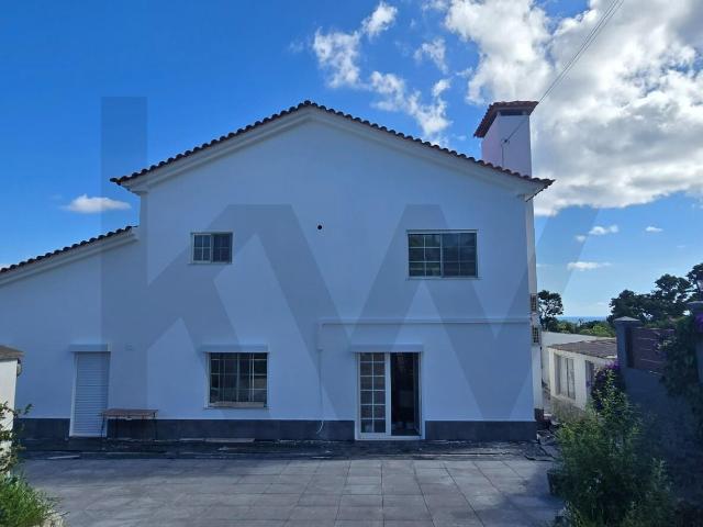 Moradia T4 Renovada, São Roque, ilha de São Miguel Açores