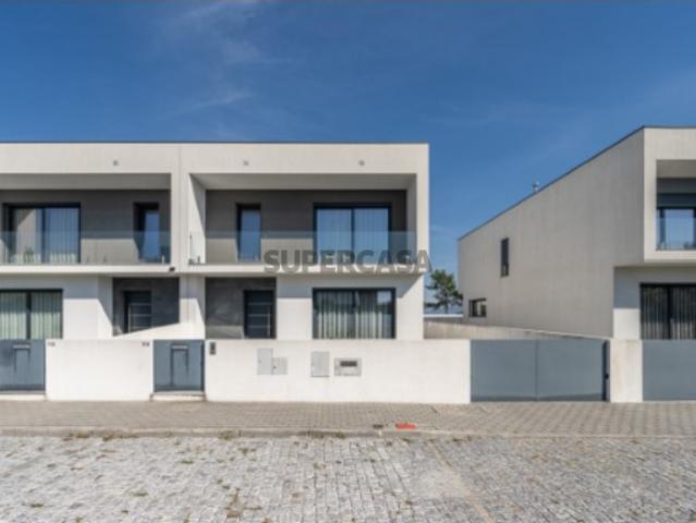 Moradia T3 Semi Nova em Pias, Lousada