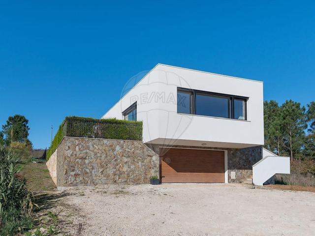 Moradia T3 Semi novaMoradia com arquitetura moderna com linh. 193m² Vimeiro