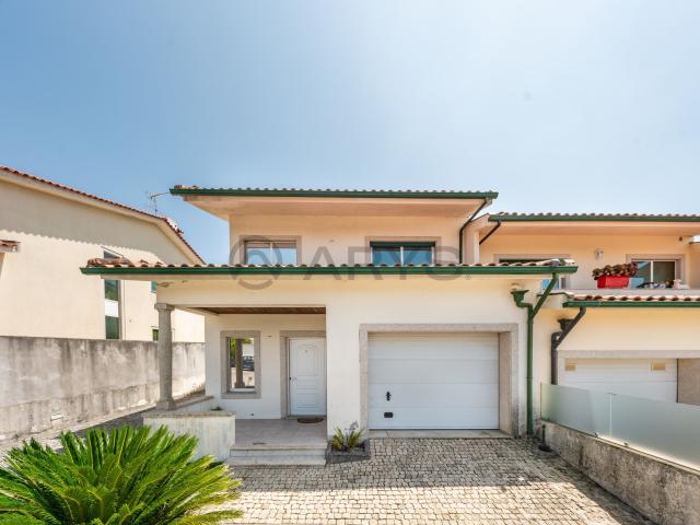 Moradia T3 Semi renovada