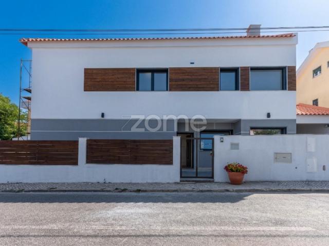Moradia T3 Sintra com espaço exterior e Garagem