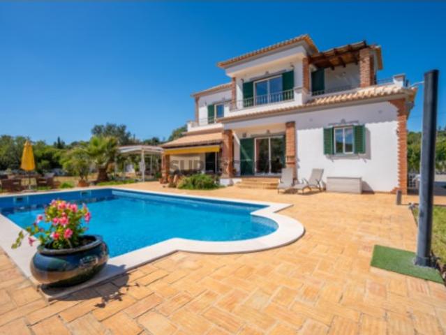 Moradia T3 situada a 5min de Loulé e piscina