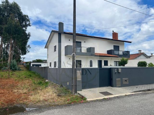 Moradia T3 situada no Paço Esgueira