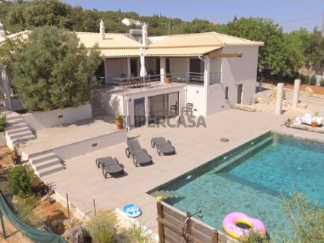 Moradia T3 + 1 com Piscina