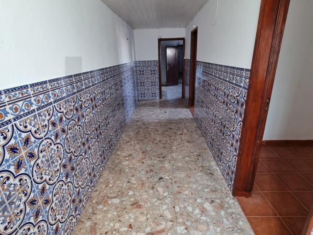 Moradia T3 + T1 Independente com Terreno em Rabo de Peixe!