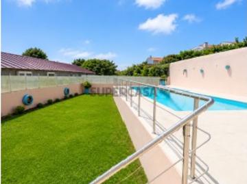 2 Moradias Independentes com piscina e Loja Terreno 650m²
