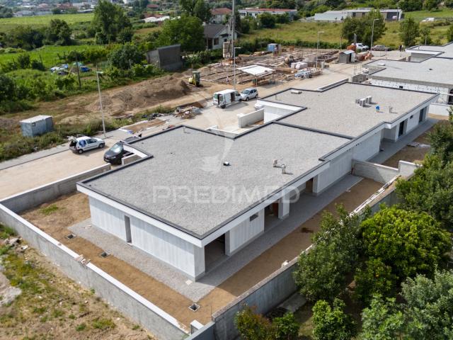 MORADIA T3 TERREA, AMARES LOTE 731 m2
