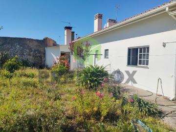 Moradia T3 Térrea com Garagem, Alpendre, Pátio e Terreno Vilarinho do Bairro