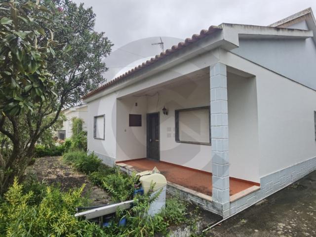 Moradia T3 Térrea com Excelente Potencial na Zibreira