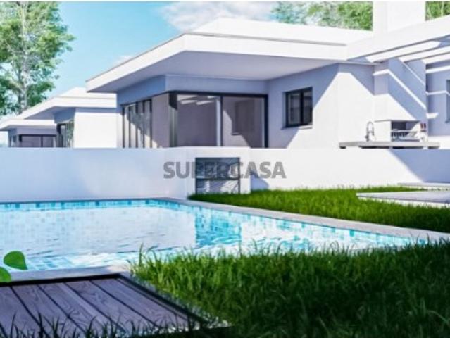 Moradia T3 Térrea com Jardim e Piscina no Pinhal do General