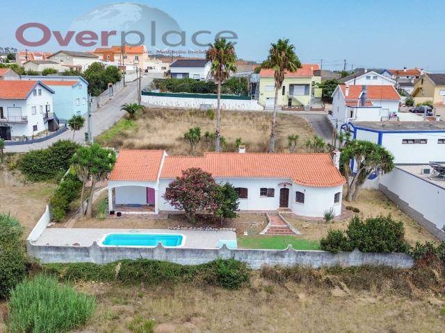 Moradia T3 térrea com piscina e elevada privacidade. 0m² da Lourinhã e Atalaia
