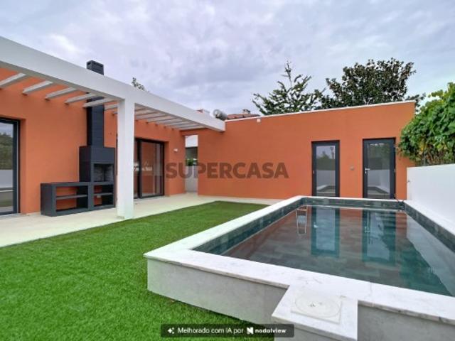 Moradia T3 Térrea com piscina e garagem em Azeitão