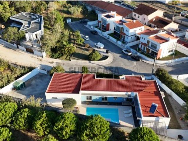 Moradia T3 térrea com piscina e garagem | Tornada Caldas da Rainha
