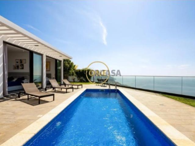 Moradia T3 térrea com piscina e vista mar definitiva