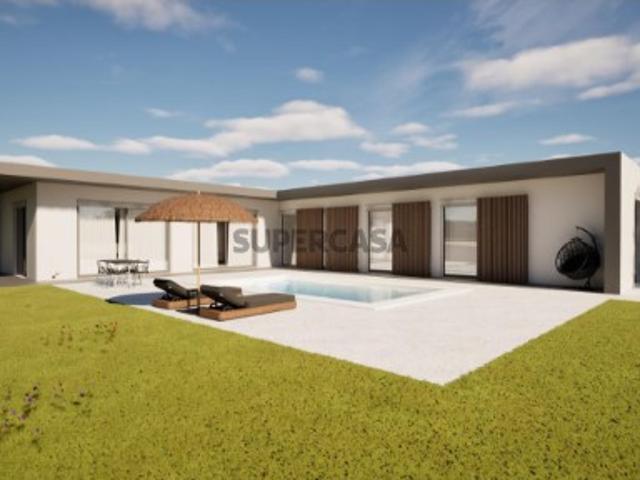 Moradia T3 térrea com piscina entre a Foz do Arelho e Caldas da Rainha
