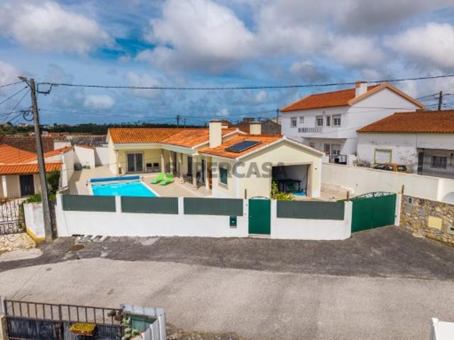 Moradia T3 Térrea com Piscina, Garagem e Excelente Exposição Solar Nadadouro