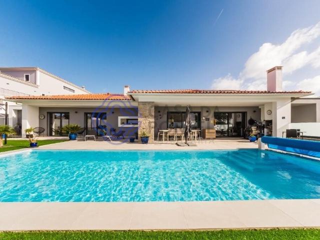 Moradia T3 térrea com piscina no Nadadouro 183m² Nadadouro