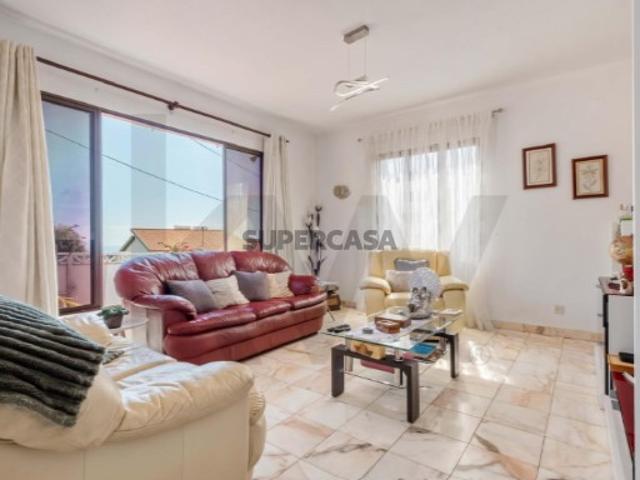 Moradia T3 Térrea com Vista Mar e Potencial de Investimento Santo António, Funchal