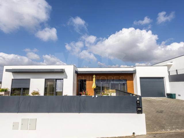 Moradia T3 térrea de Arquitectura Contemporânea 110m² Alcobaça