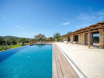 Moradia T3 Térrea de Luxo com Piscina Infinita, Privacidade. 203m² Santa Bárbara De Nexe