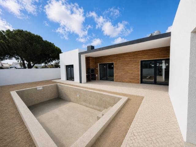 Moradia T3 Térrea em Construção com Piscina | Azeitão