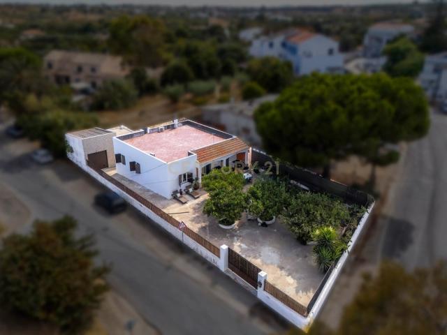 Moradia T3 Térrea Isolada com 558m² | Alpendre, Garagem e An. 103m² Quelfes