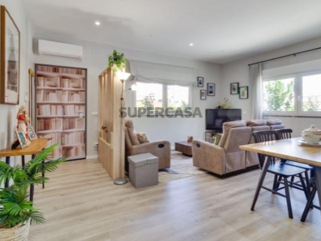 Moradia T3 Térrea Isolada com Zona Gourmet, Garagem e Carregamento Elétrico Alcabideche